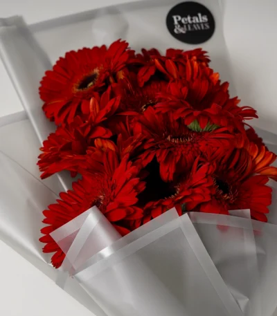 Red Kiss Flower Bouquet