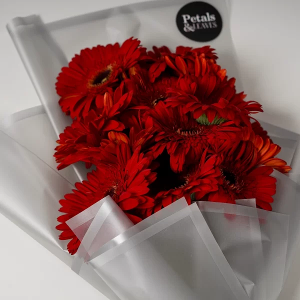 Red Kiss Flower Bouquet